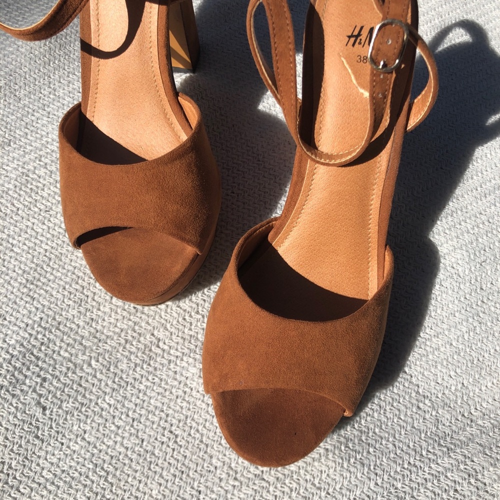 70s Style Camel Colored Heels